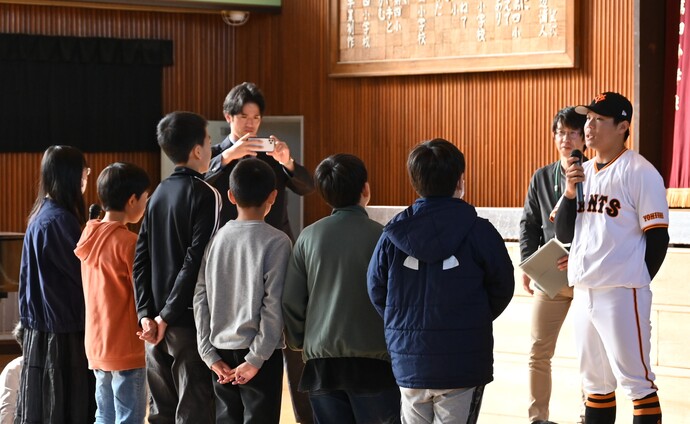 佐々木選手と児童