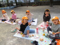 お弁当を広げている様子の写真