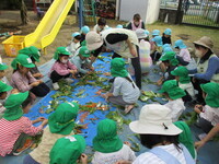 野菜くずを細かくしている様子の写真