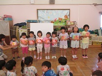 写真：誕生児が並んでいる様子