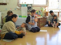 写真：なかよし劇場0歳児3