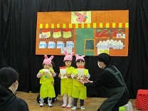 写真：なかよし劇場2歳児2