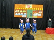 写真：なかよし劇場2歳児1