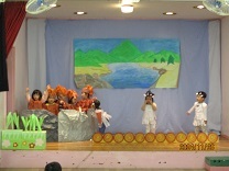 2歳舞台練習の写真