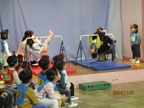 3歳舞台練習の写真