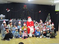 あひる組が写真を撮っています