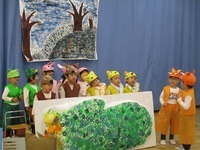 大きな声で歌を歌っている様子の写真