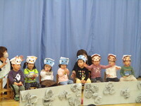 お風呂に入っている子どもの様子の写真