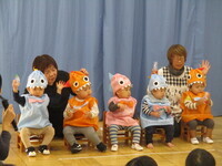 0歳児クラスが座っている様子の写真