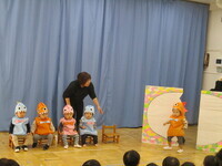 ぼーどから出てきた子供の様子の写真