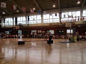 2歳児親子競技の様子の写真