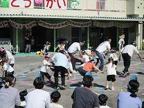写真：四歳児親子競技の様子