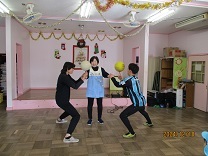 園長先生がチャレンジしている様子