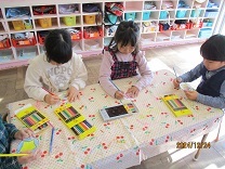 色塗りをしている様子