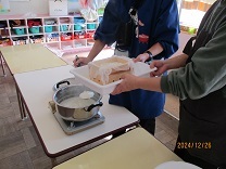 豆腐を固める様子