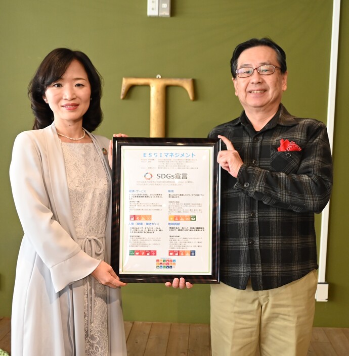 写真:SDGs宣言書交付(ESGIマネジメント)