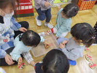 駒回しの様子の写真