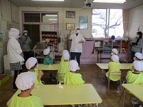 写真：ピザ作り1