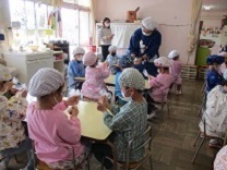 生地こねの様子