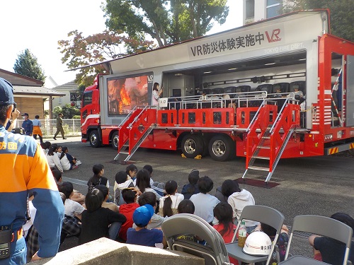 写真：VR体験車による訓練