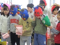 5歳児鬼のお面の写真