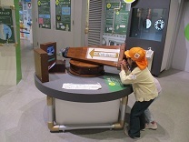 遊びカガクで遊ぶ写真