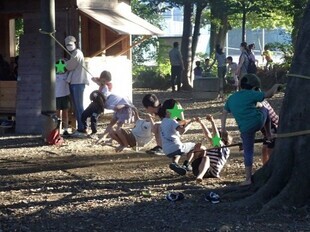 どろんこの国ロープ遊びの様子