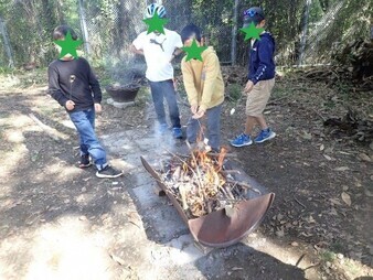 どろんこの国焚き火の様子