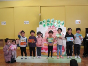 写真：誕生会集合写真