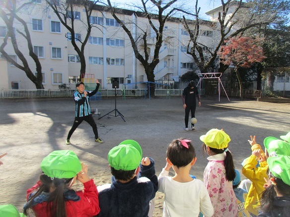 ボールあそびの集会の様子の写真