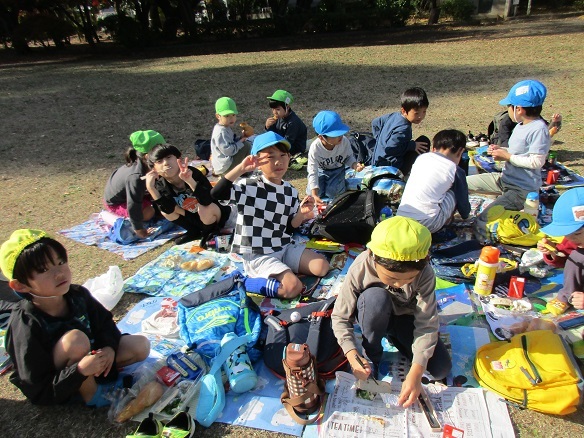 5歳のお弁当給食の様子の写真