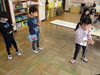 5歳児ひもごまの様子の写真