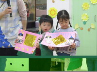 お雛様紹介している様子の写真