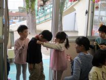 メダルをかけている写真