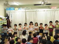 写真:カードもらった様子