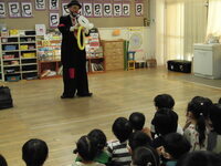 写真:風船のパフォーマンス