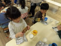 写真:焼きたてを食べている様子