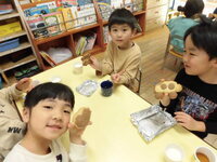 写真:食べているところ