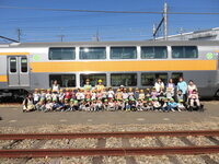 写真:グリーン車バックに写真撮影