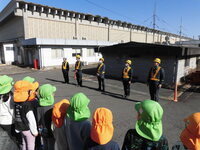 写真:職員の方にご挨拶