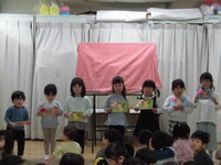 写真:カードのプレゼント