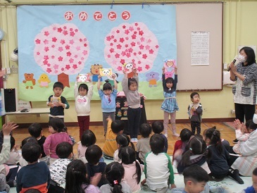 誕生児紹介の様子の写真