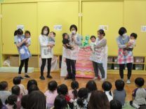 写真：新入園児紹介1