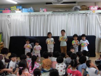 写真:誕生会集合写真