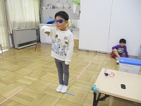 視力検査の様子の写真