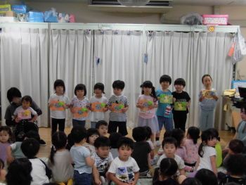 写真:誕生会集合写真