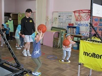 シュートをする写真