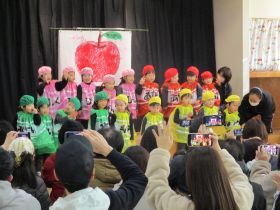 写真：りす組どんないろがすきの発表