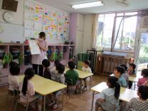 写真：グリンピースのさやむき1