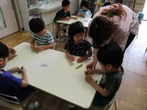 写真：グリンピースのさやむき5